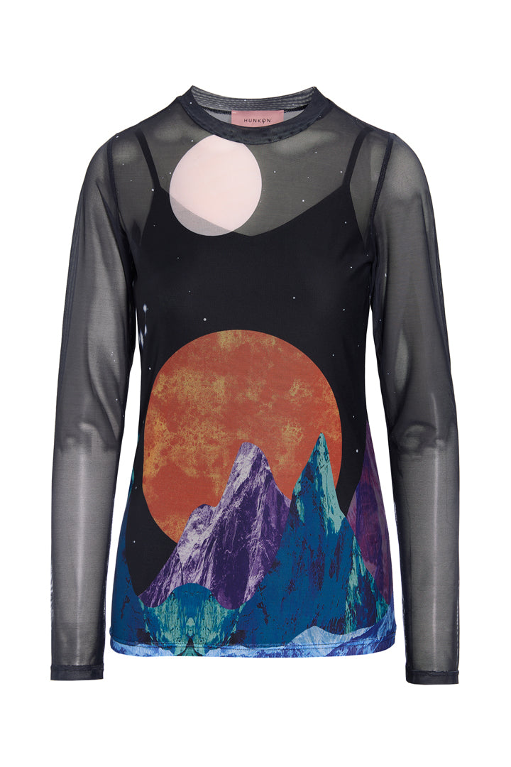 HUNKØN Annika Mesh Blouse Bluser Outer Space Art Print