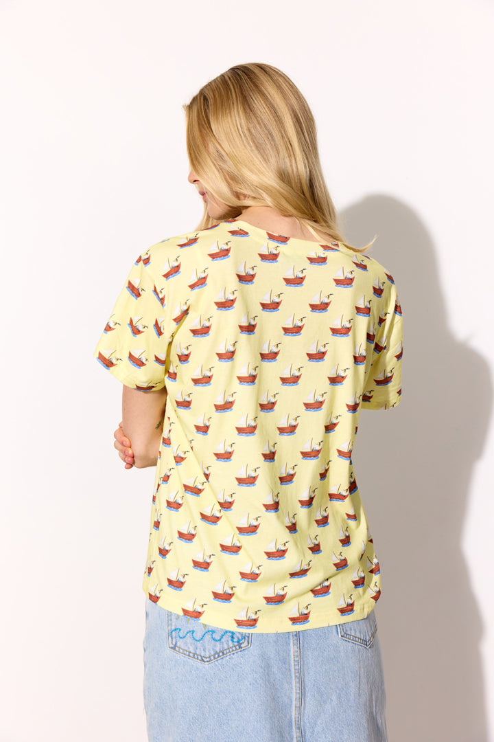 HUNKØN Azura T-shirt T-shirts Yellow Boat