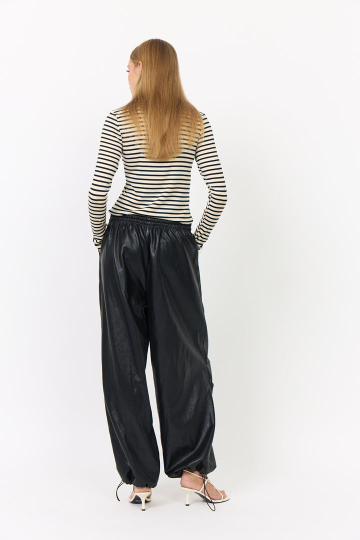 HUNKØN Halima Turtleneck Bluser Black Striped