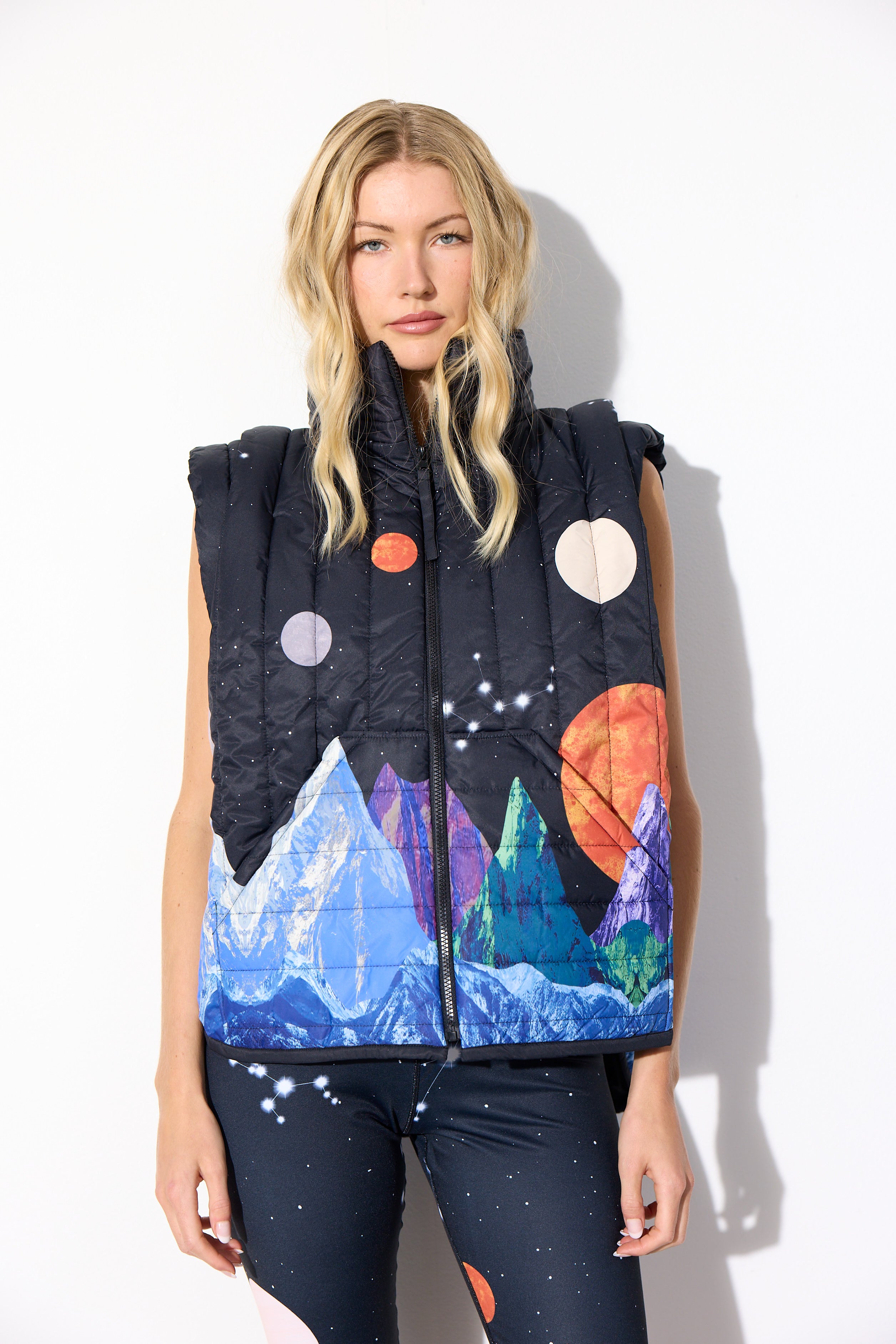 HUNKØN Justice Short vest Vests Outer Space Art Print