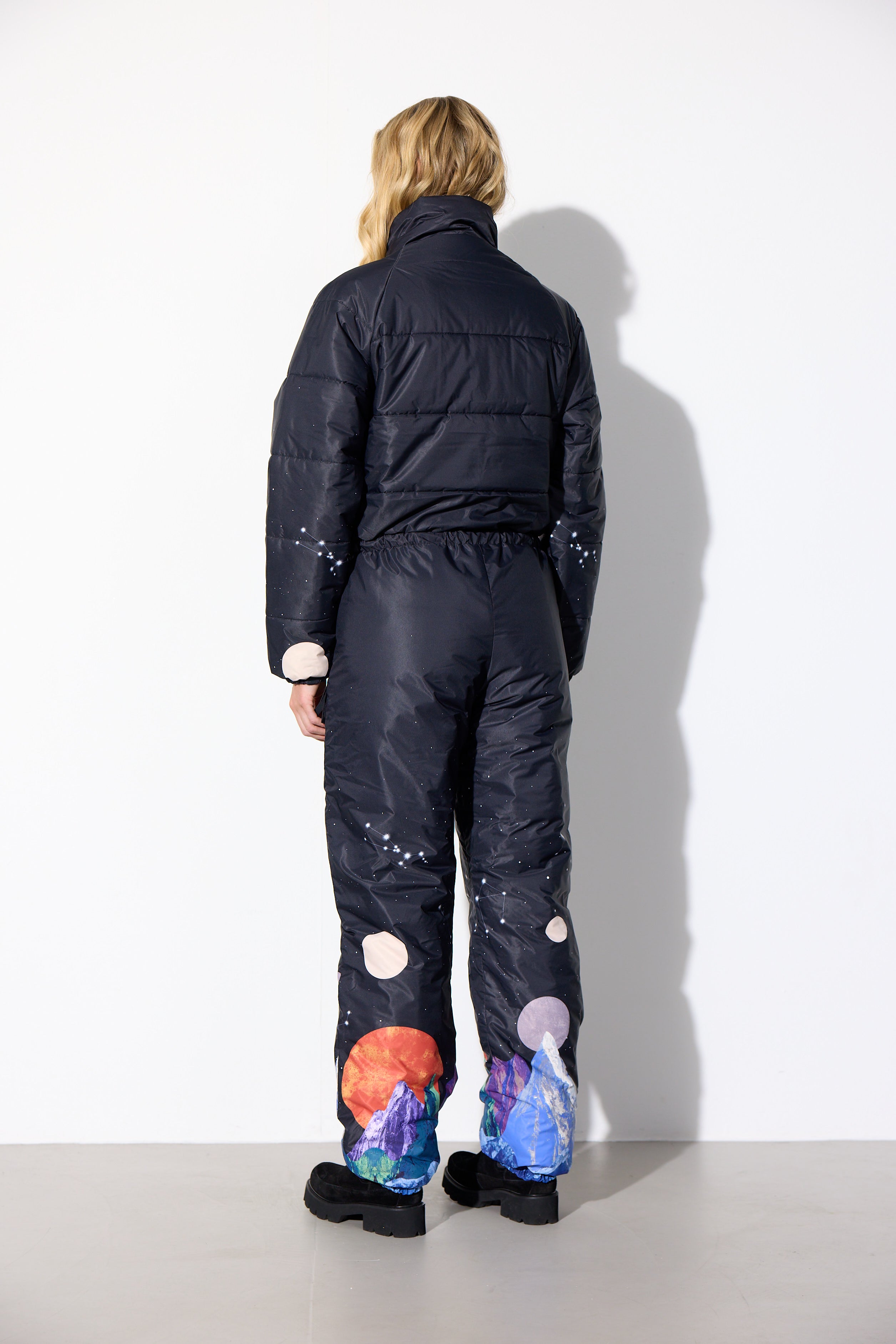 HUNKØN Justice Snowsuit Flyverdragter Outer Space Art Print