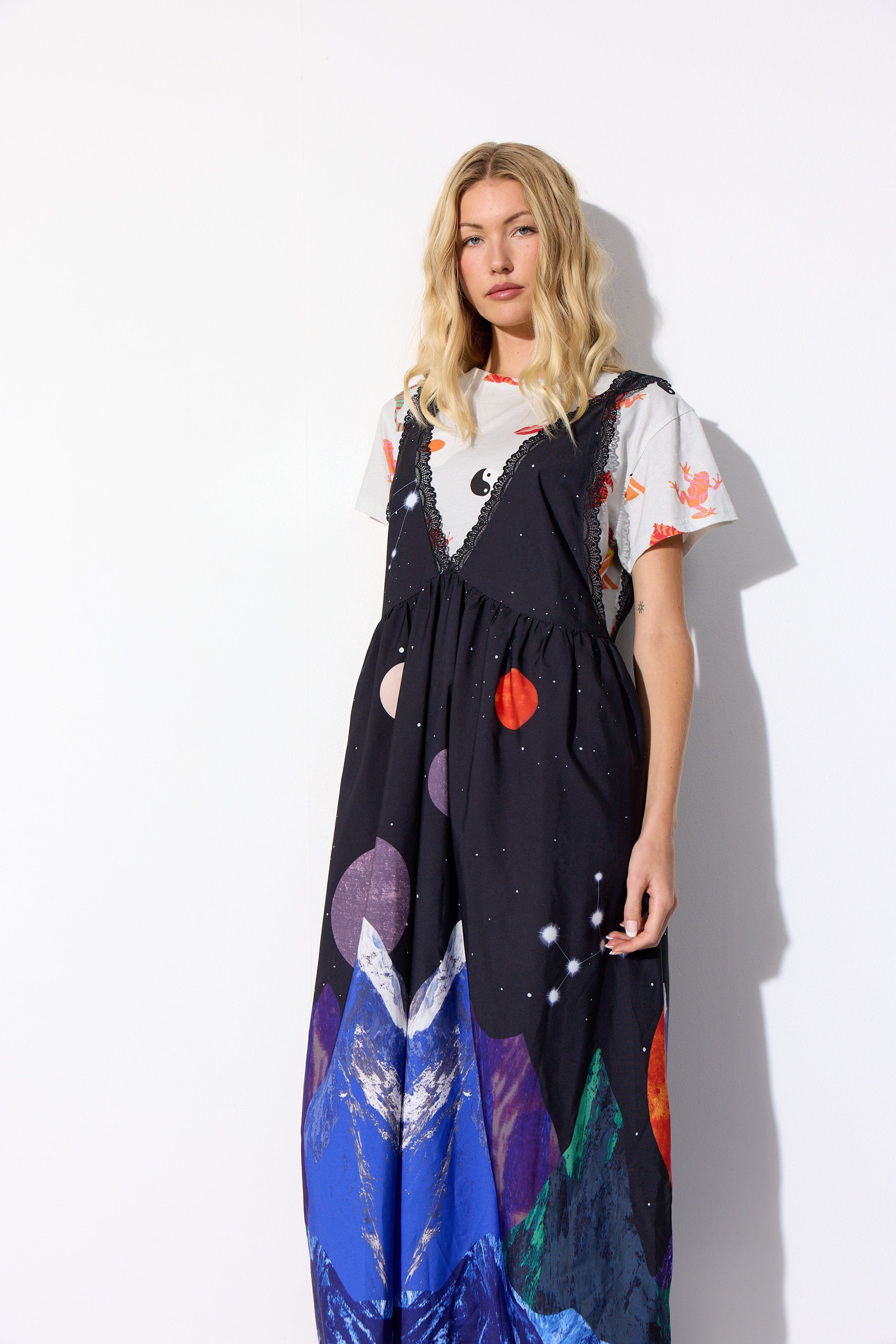 HUNKØN Nora Dress Kjoler Outer Space Art Print