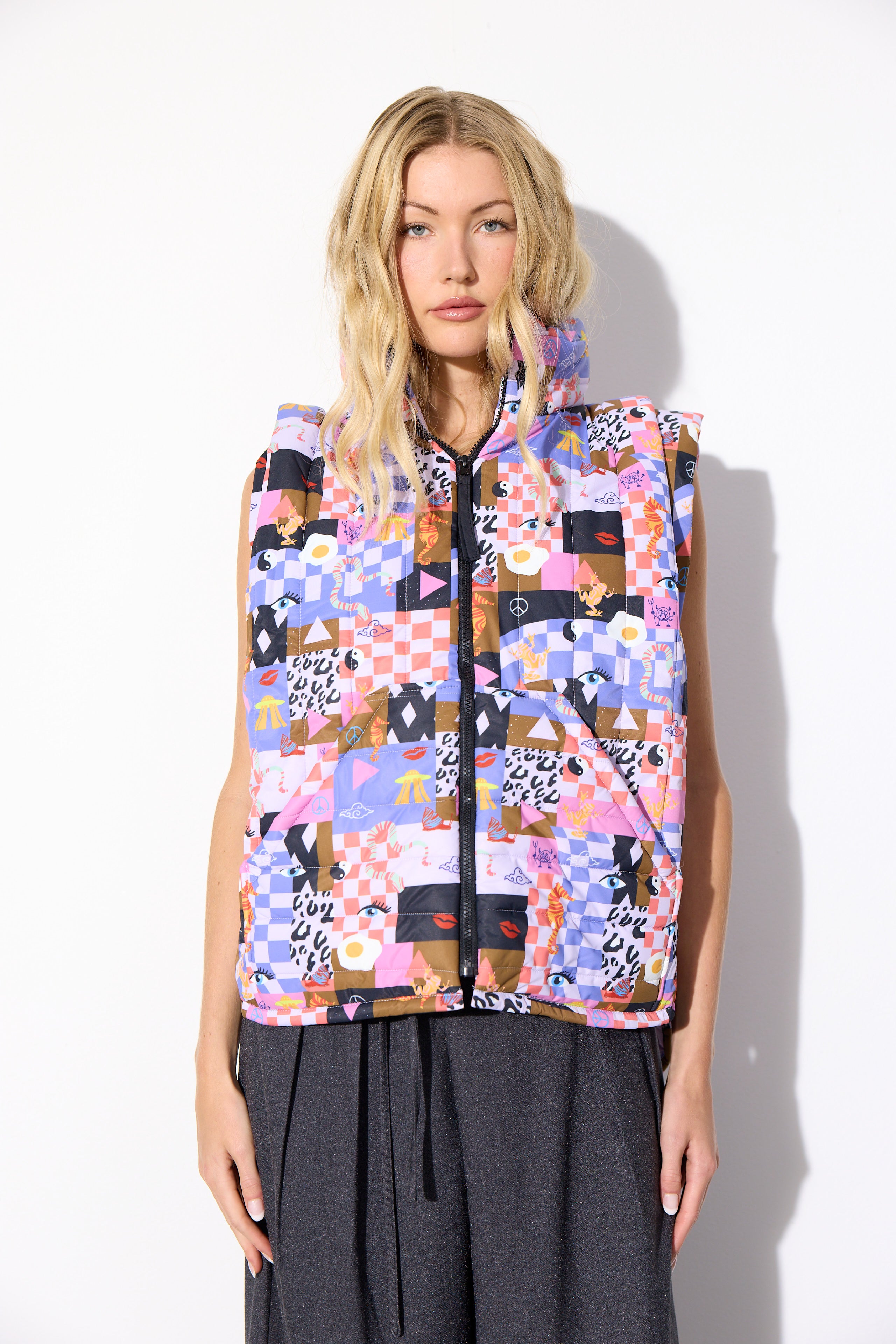 HUNKØN Roxanna Short Vest Vests Multiverse Art Print