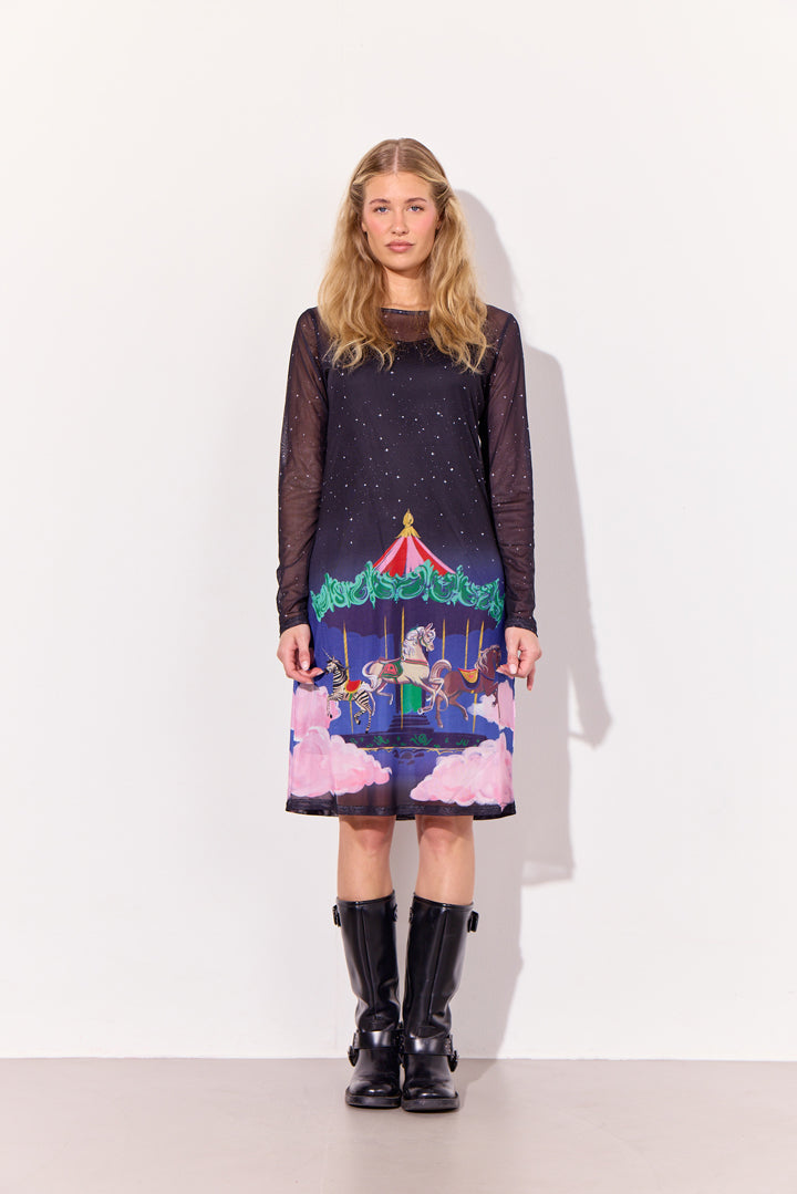 HUNKØN Calista Mesh Dress Kjoler Dream Fairground Art Print