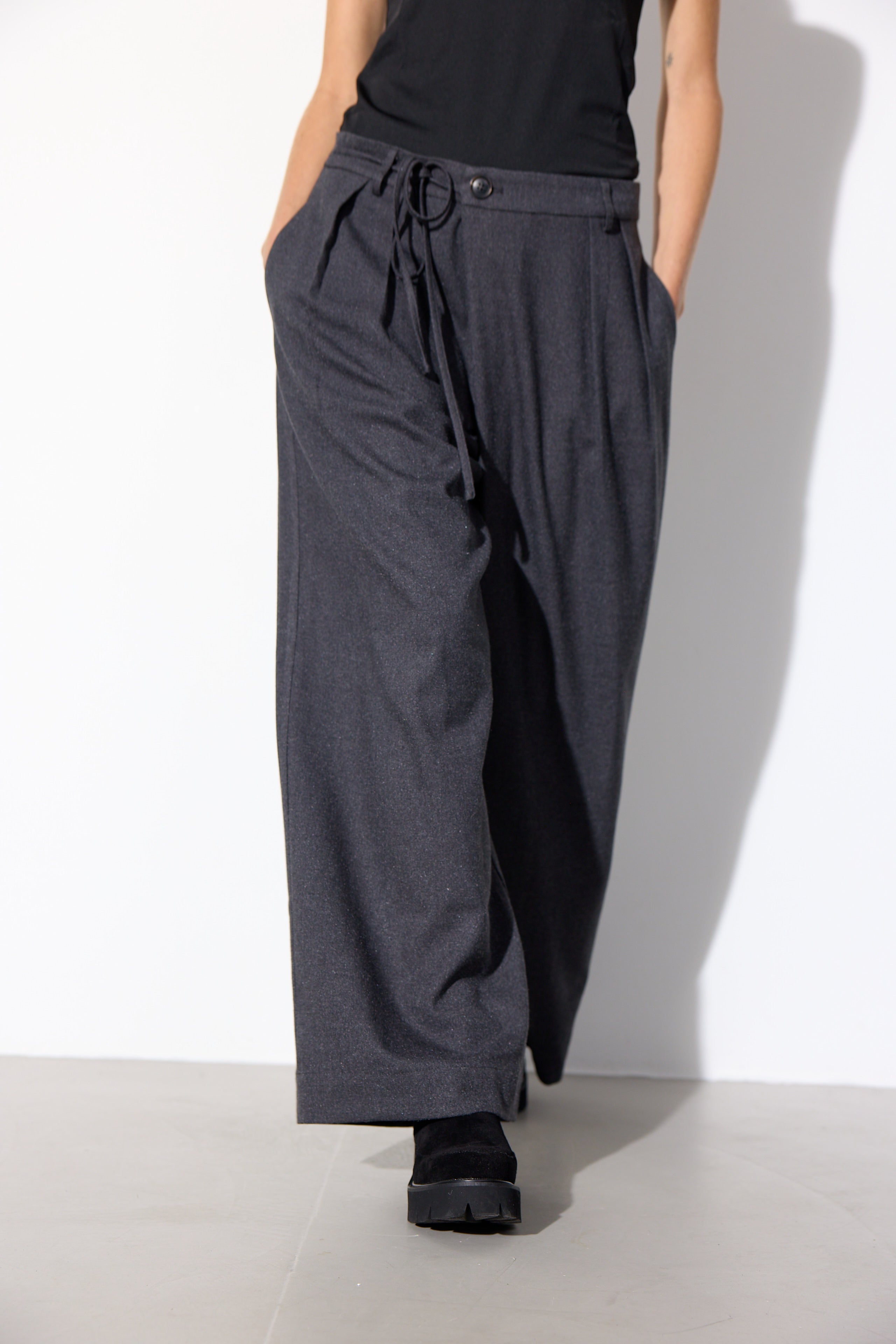 HUNKØN Emiko Trousers Bukser Grey