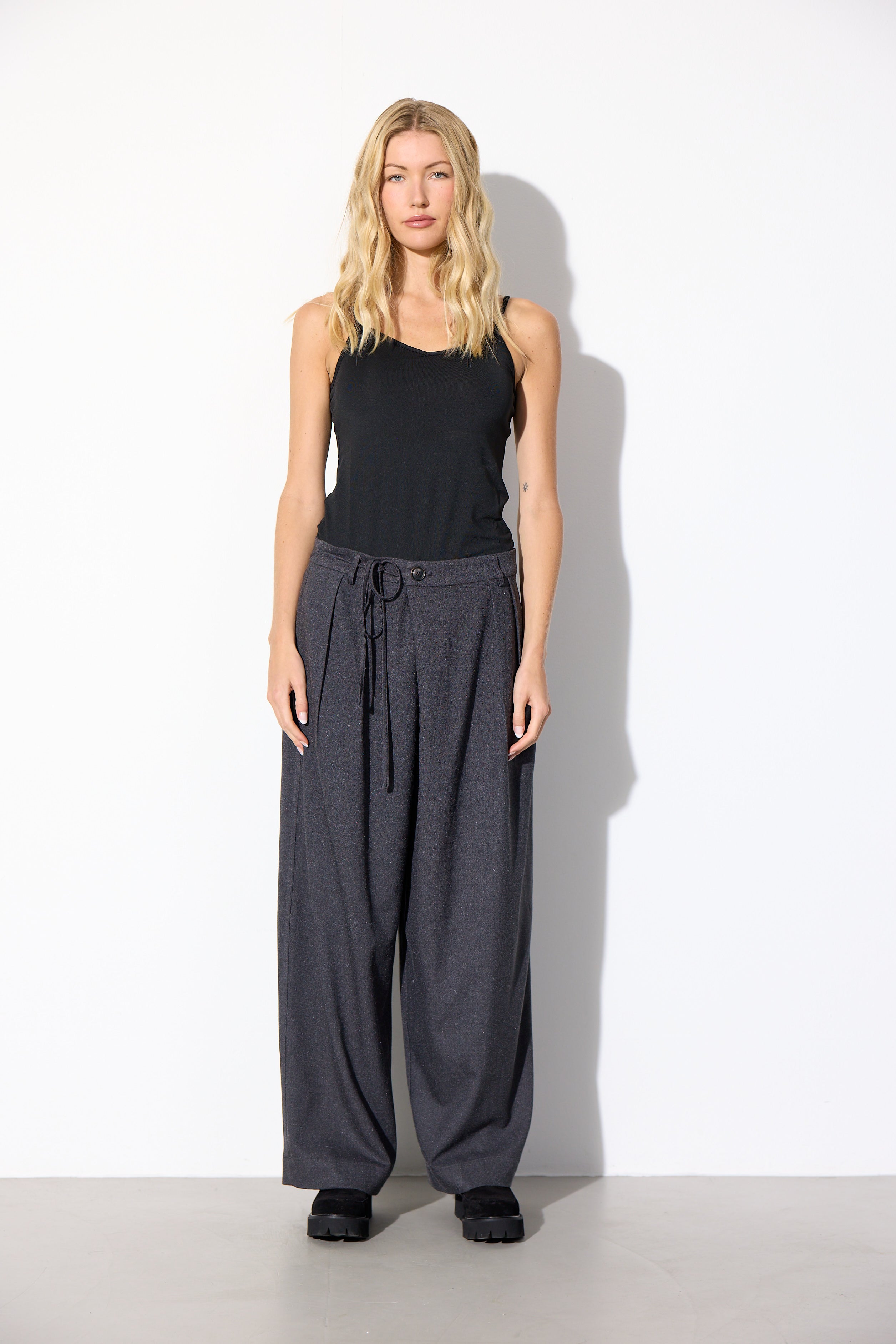 HUNKØN Emiko Trousers Bukser Grey