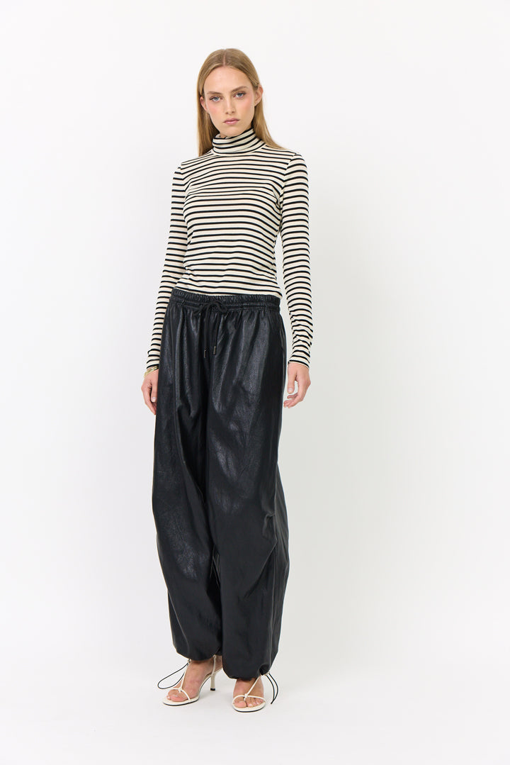 HUNKØN Halima Turtleneck Bluser Black Striped