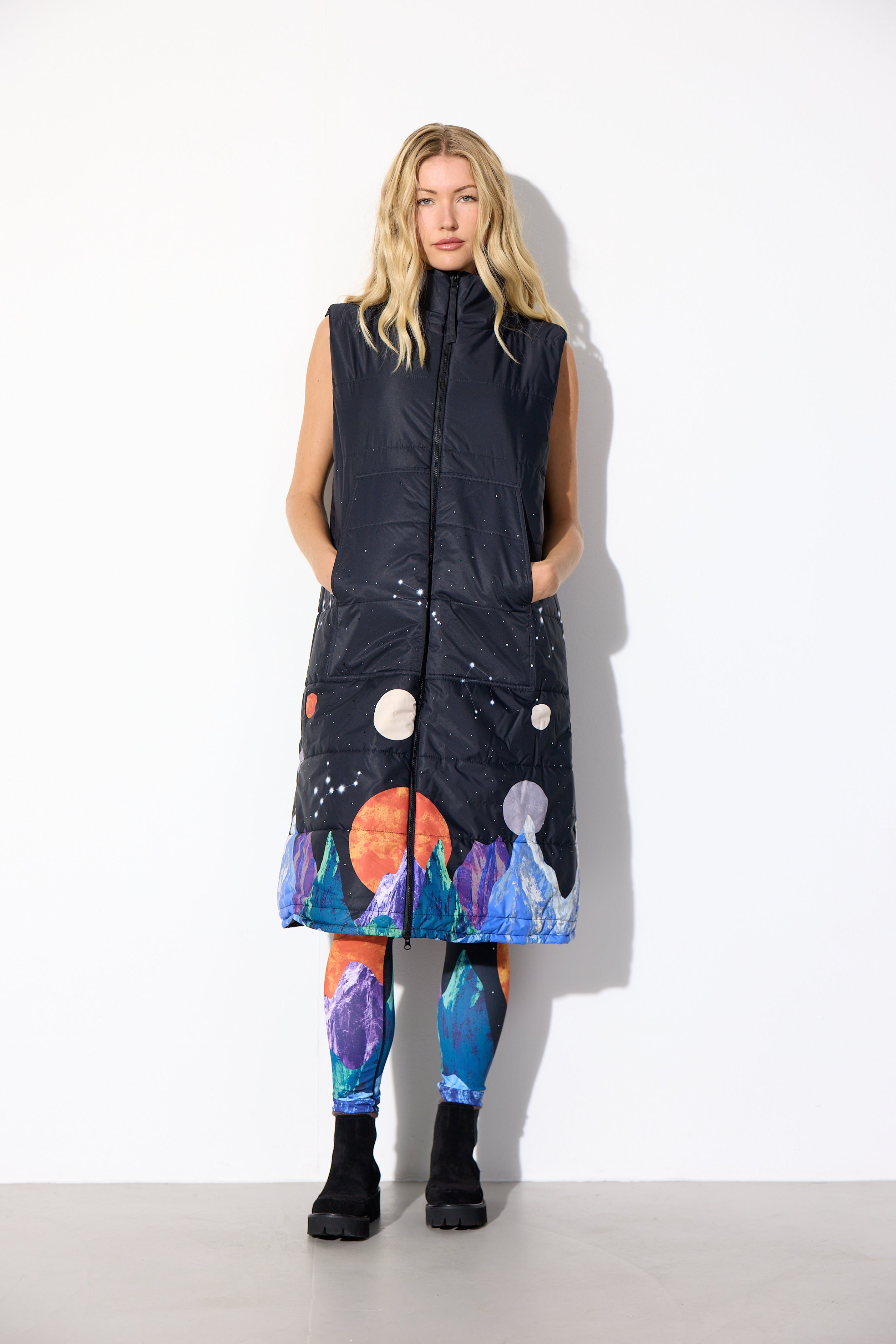 HUNKØN Justice Long Vest Vests Outer Space Art Print