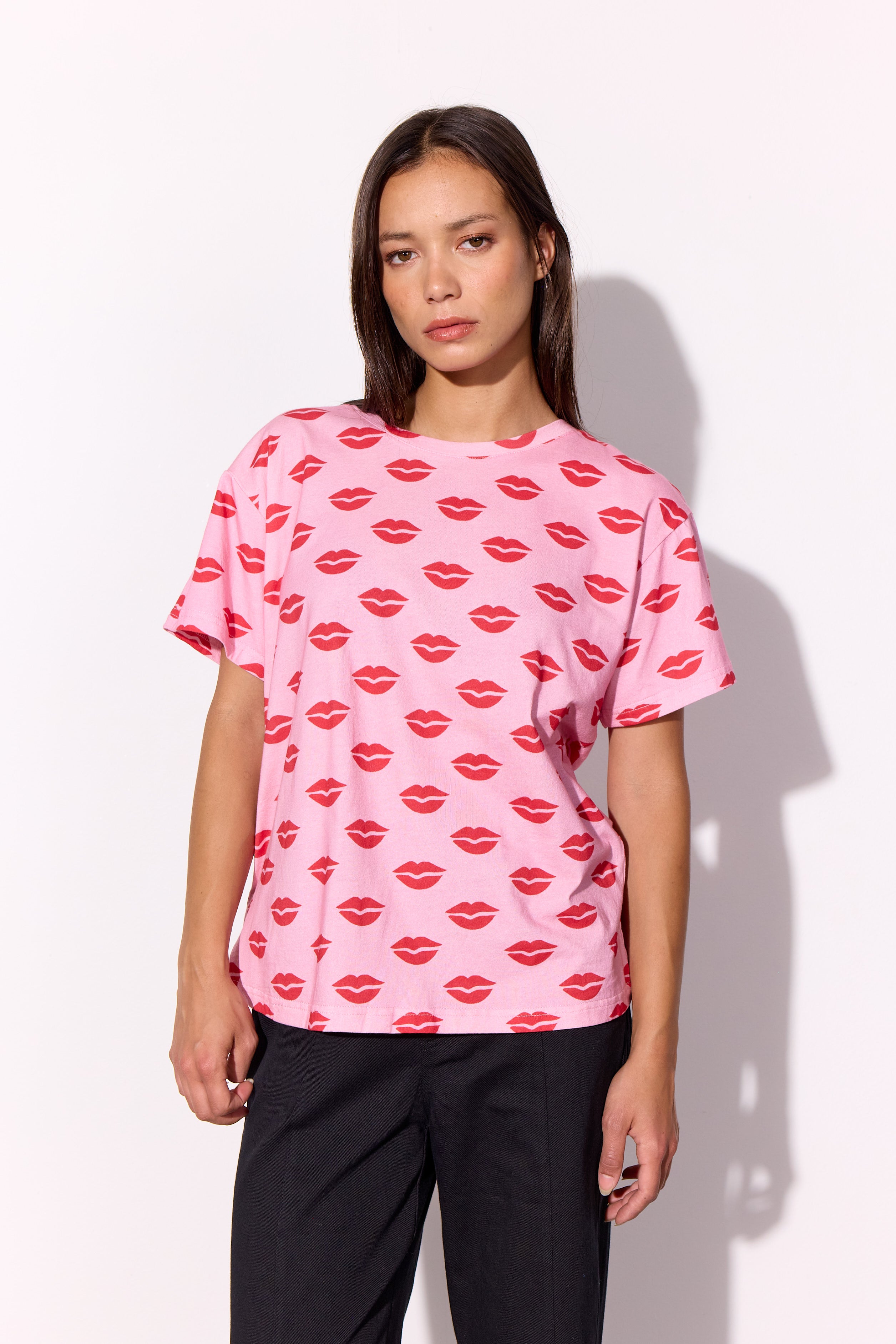 HUNKØN Lips T-shirt T-shirts Kiss Me Art Print