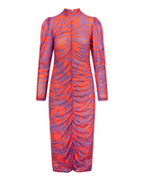 HUNKØN Mallory Wrinkle Dress | Farverig kjole med Red Lava Art Print