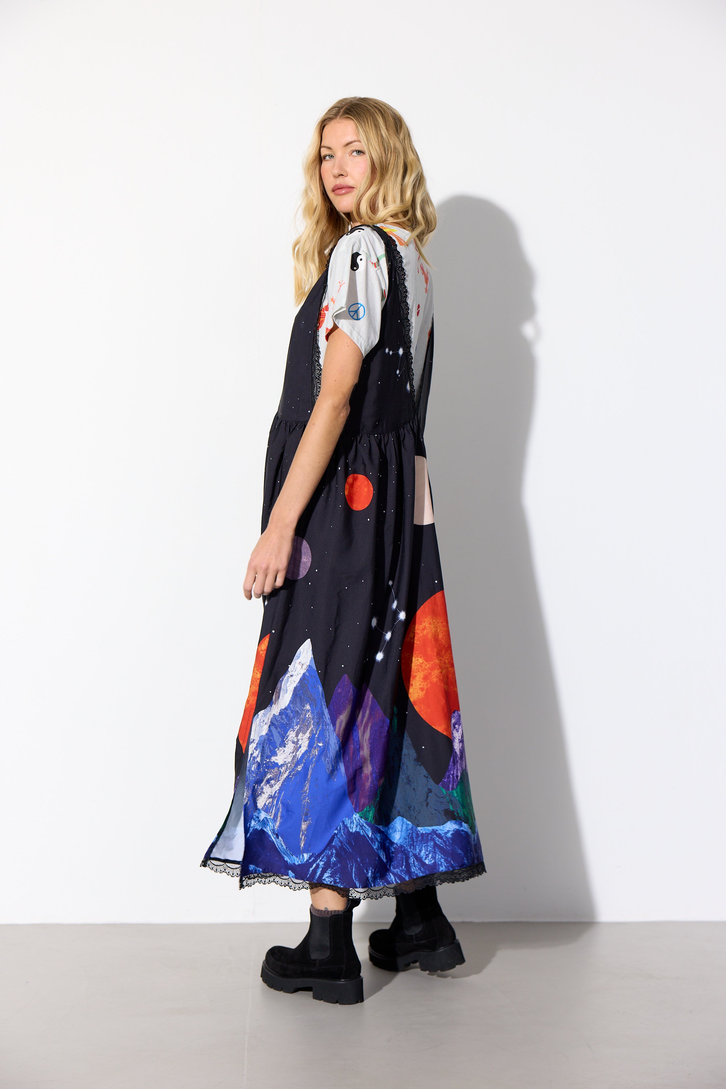 HUNKØN Nora Dress Kjoler Outer Space Art Print