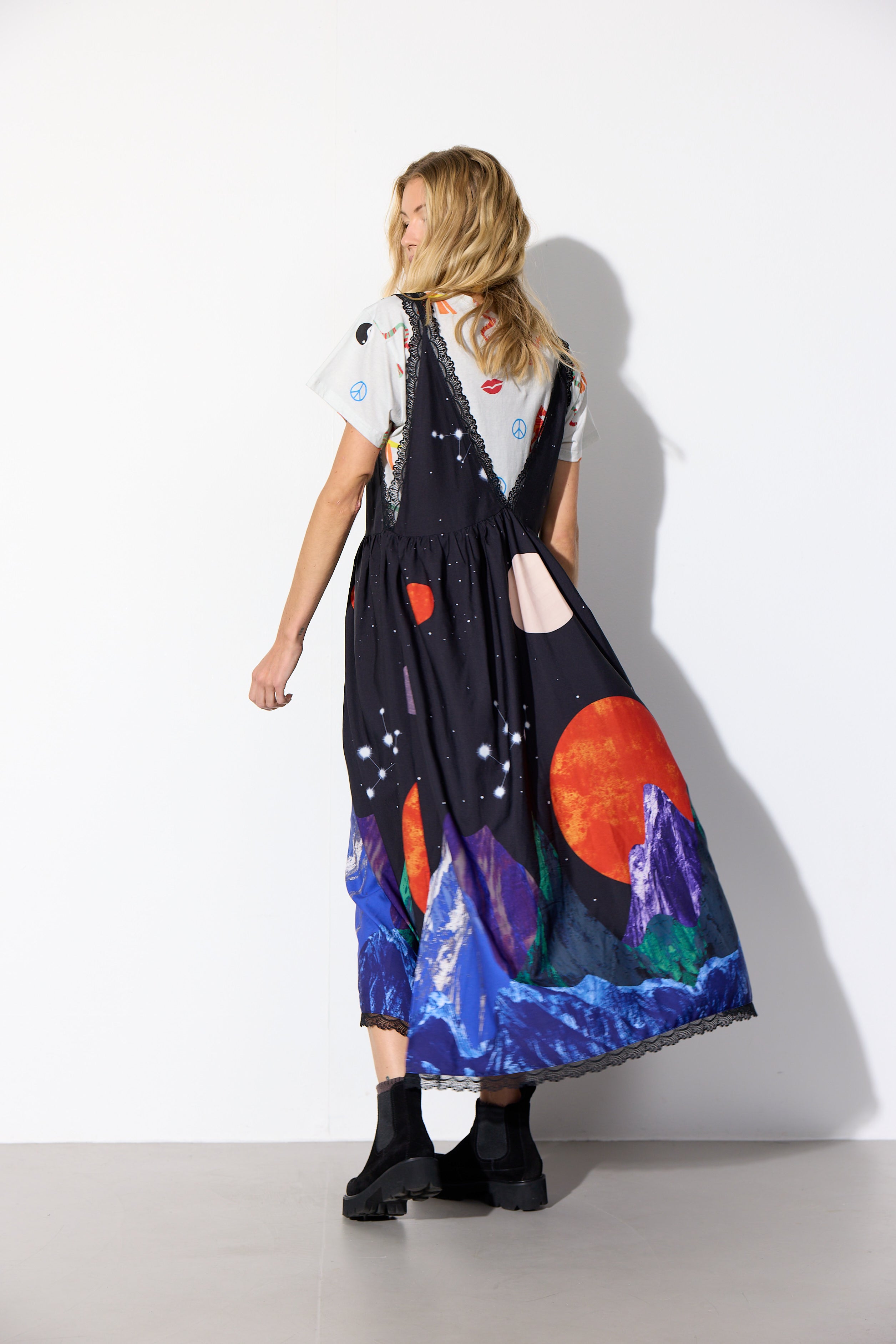 HUNKØN Nora Dress Kjoler Outer Space Art Print