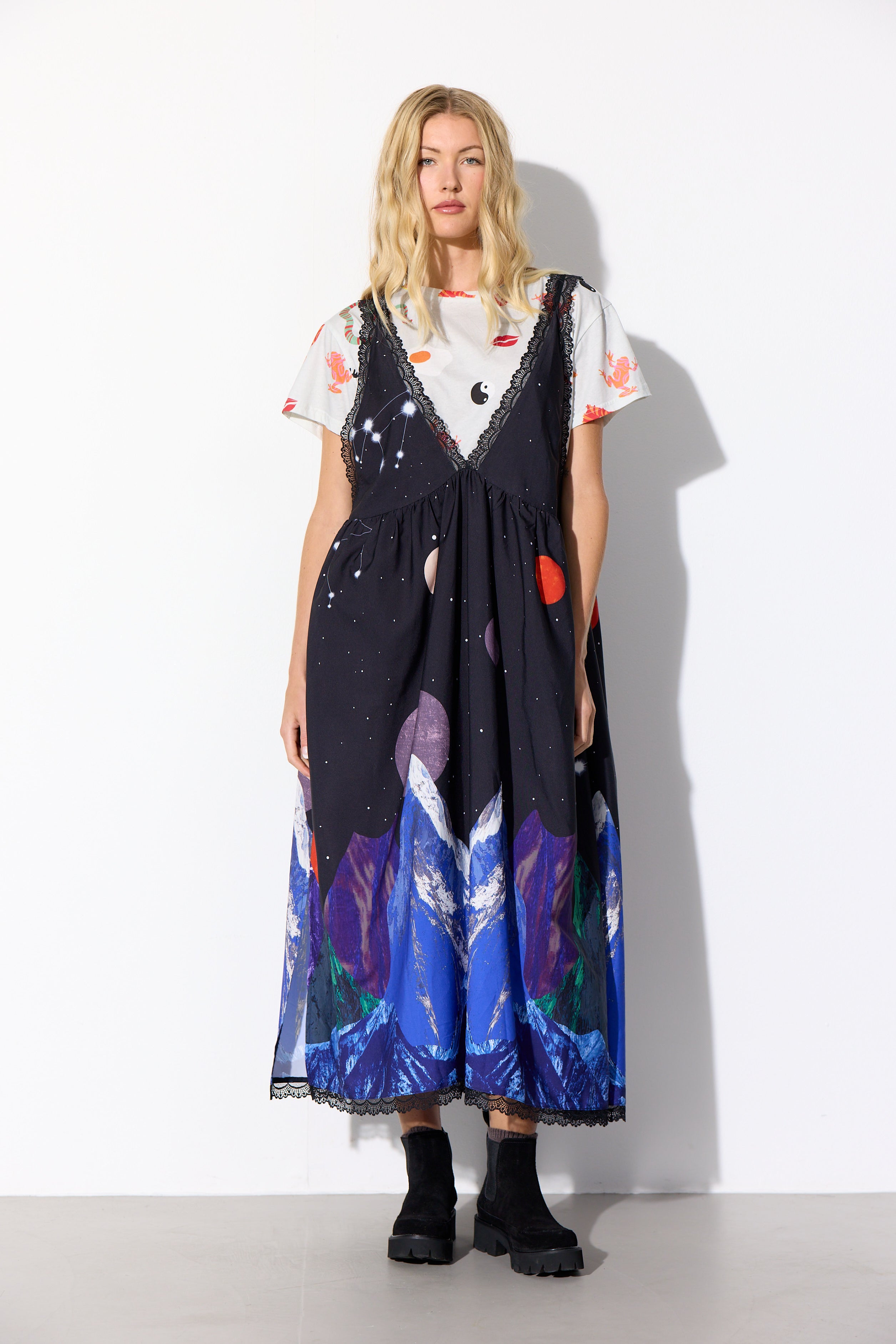 HUNKØN Nora Dress Kjoler Outer Space Art Print