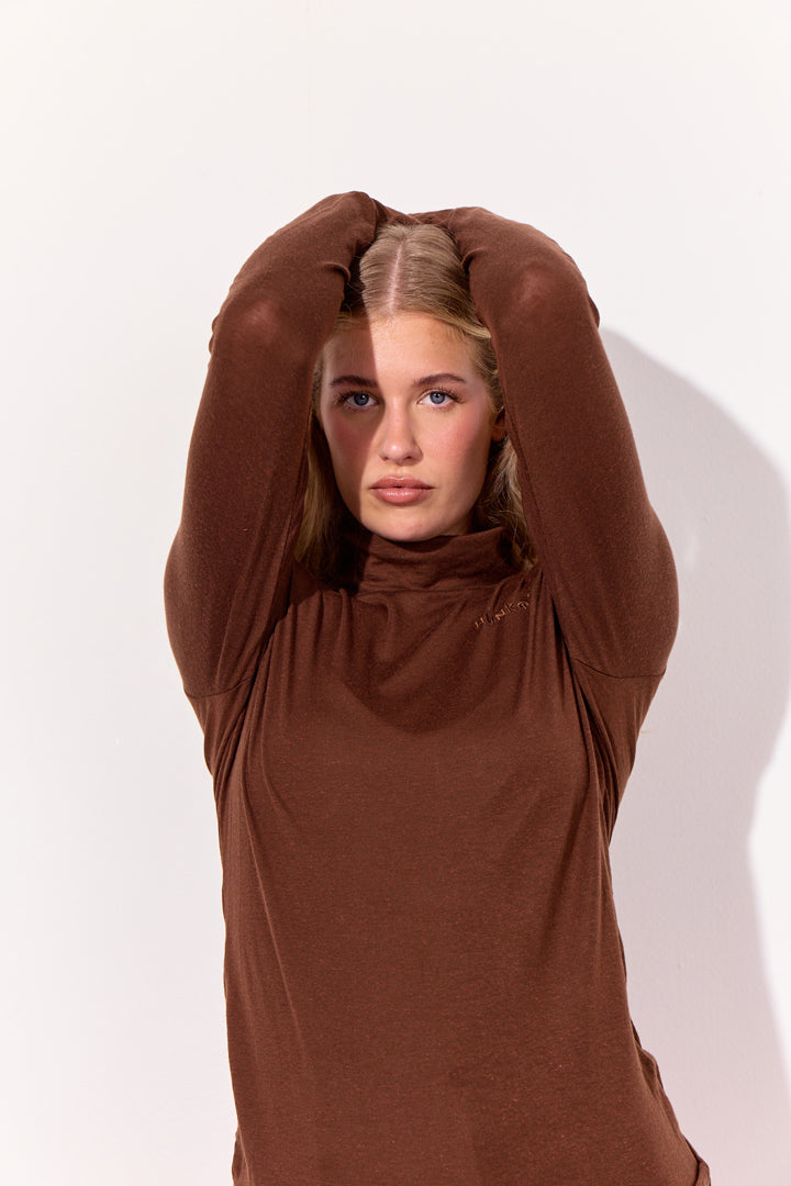 HUNKØN Rebekka Turtleneck Bluser Brown
