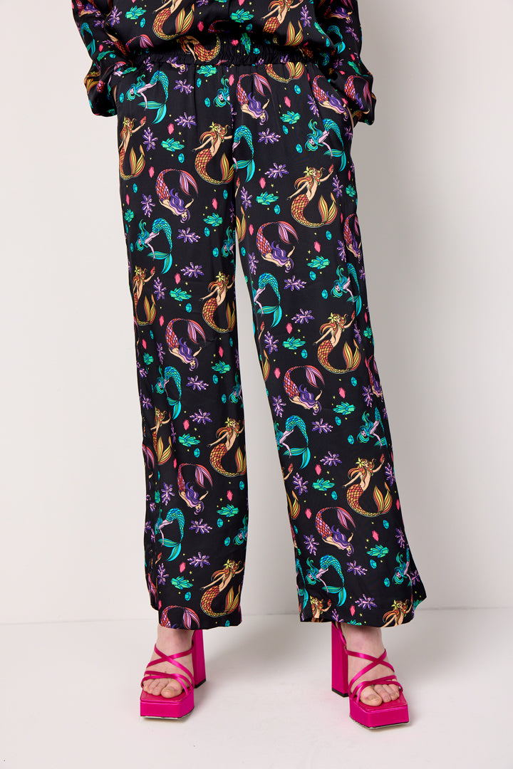 HUNKØN Selena Trousers Bukser Black Mermaid Art Print