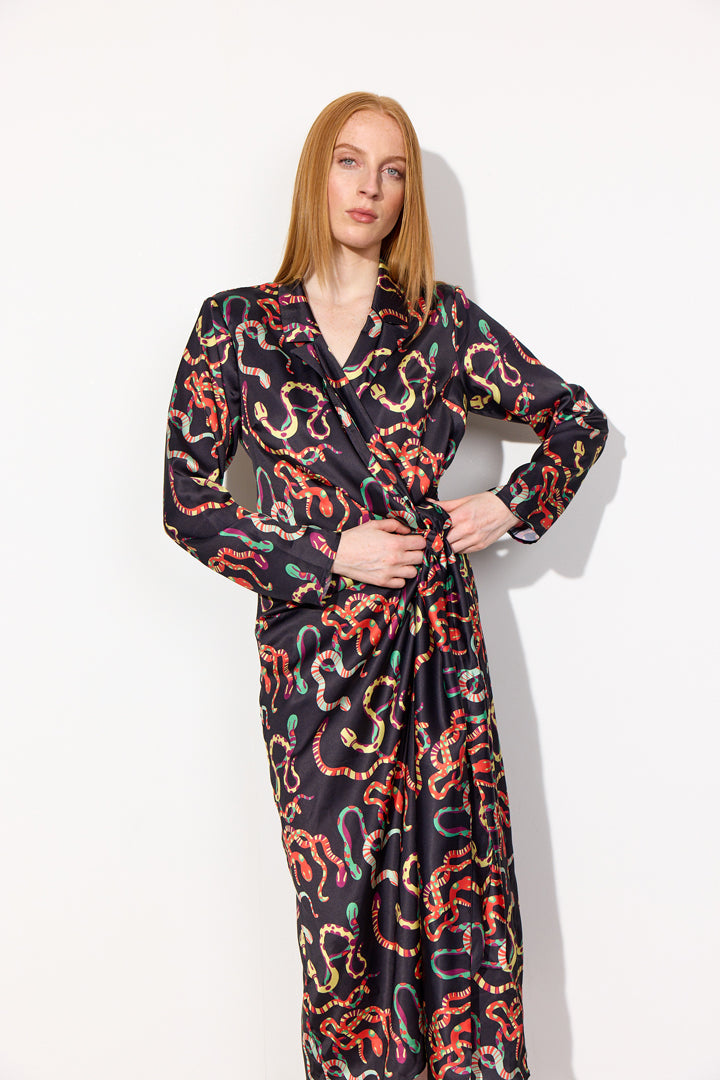 HUNKØN Ursula Wrap Dress Kjoler Black snake Art Print