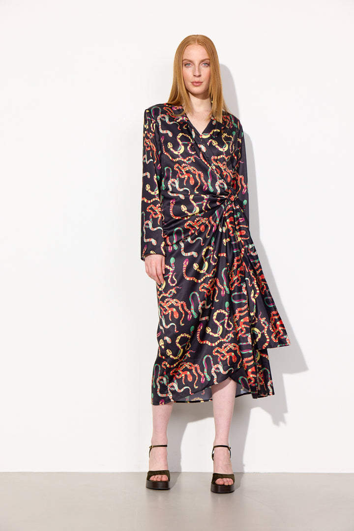 HUNKØN Ursula Wrap Dress Kjoler Black snake Art Print