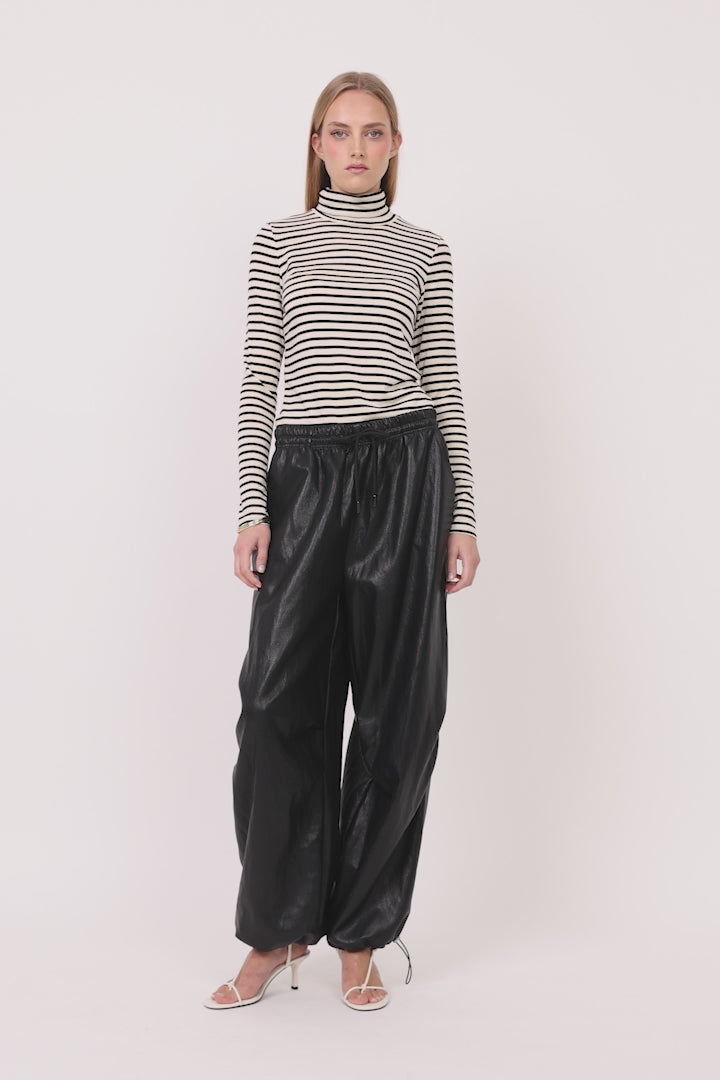 HUNKØN Halima Turtleneck Bluser Black Striped