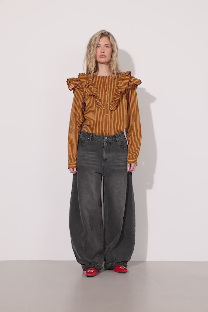 HUNKØN Lucinda Ruffle Shirt Skjorter Caramel Striped